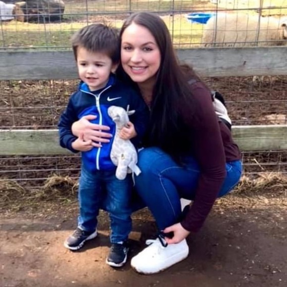 Meet your Posher, Holly - Picture 2 of 2